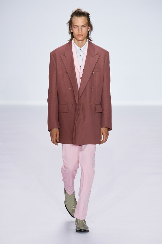 Spring Summer 20 Menswear, Paul Smith, Oversized Tailored Double Breasted Suit in Brown & Millennial Pink Combination