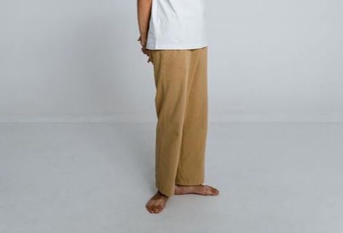 Men’s tailored trousers demonstrating taper and fit progression from thigh to hem, illustrating how slim, regular, and relaxed fits shape silhouette, movement, and balance in well-constructed men's trousers.
