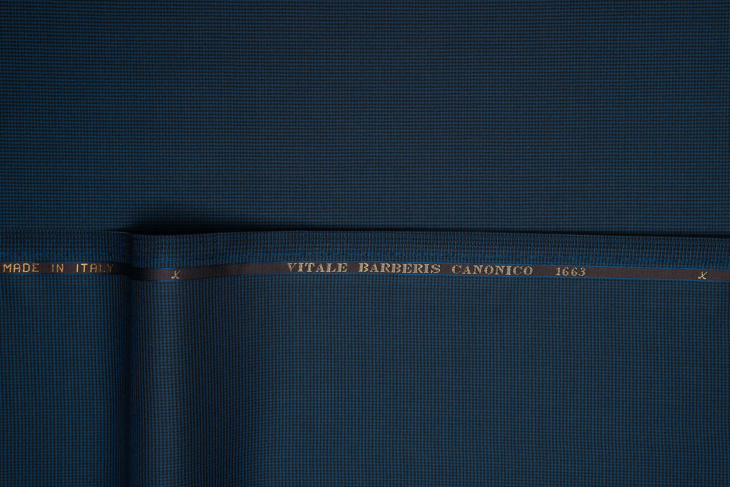VBC blue houndstooth Super 150s wool suiting fabric close-up, fine Italian wool with soft drape and micro-pattern texture, luxury fabric for business suits, tailored jackets, and premium bespoke menswear craftsmanship